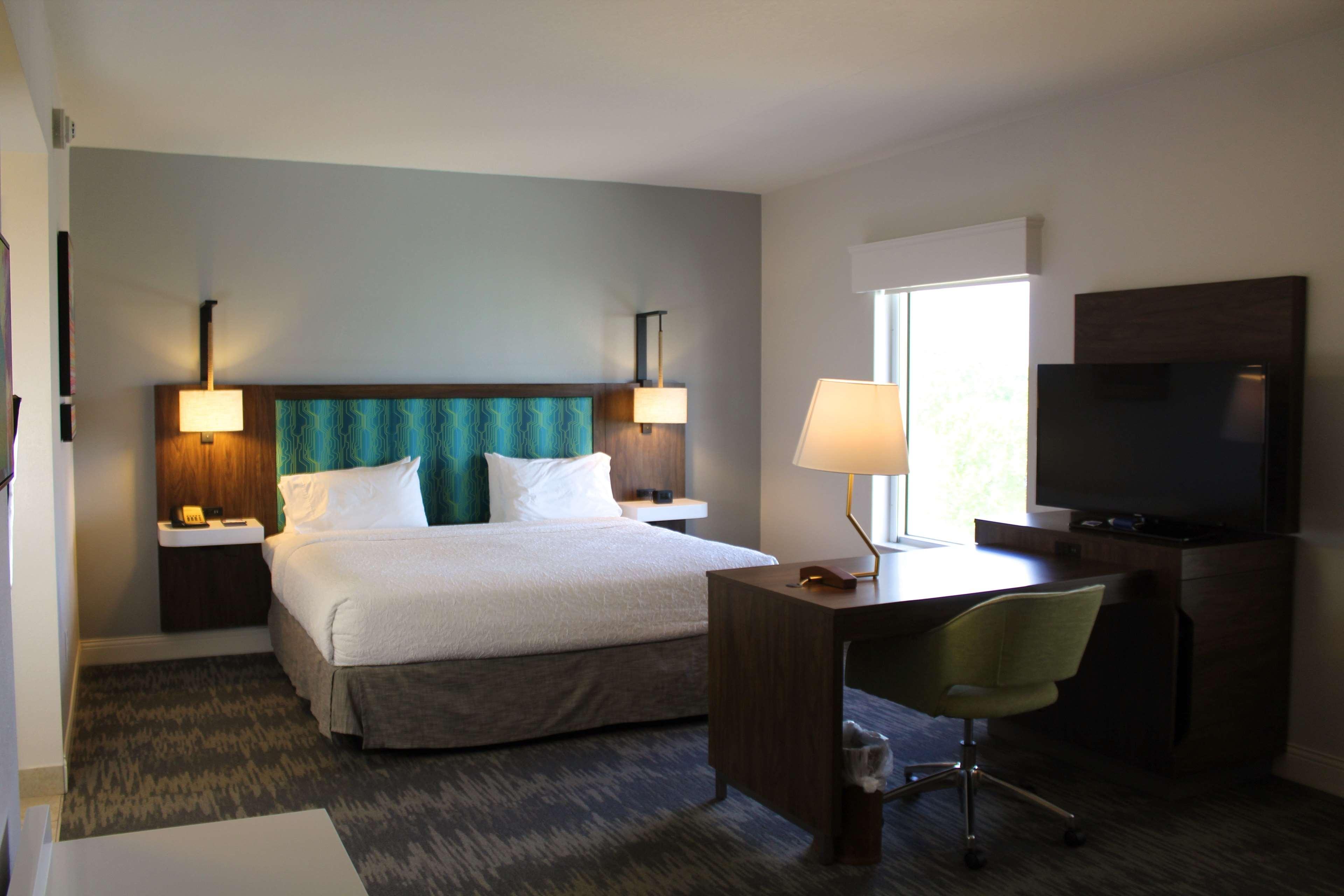 Hampton Inn & Suites Sarasota / Bradenton - Airport Екстериор снимка