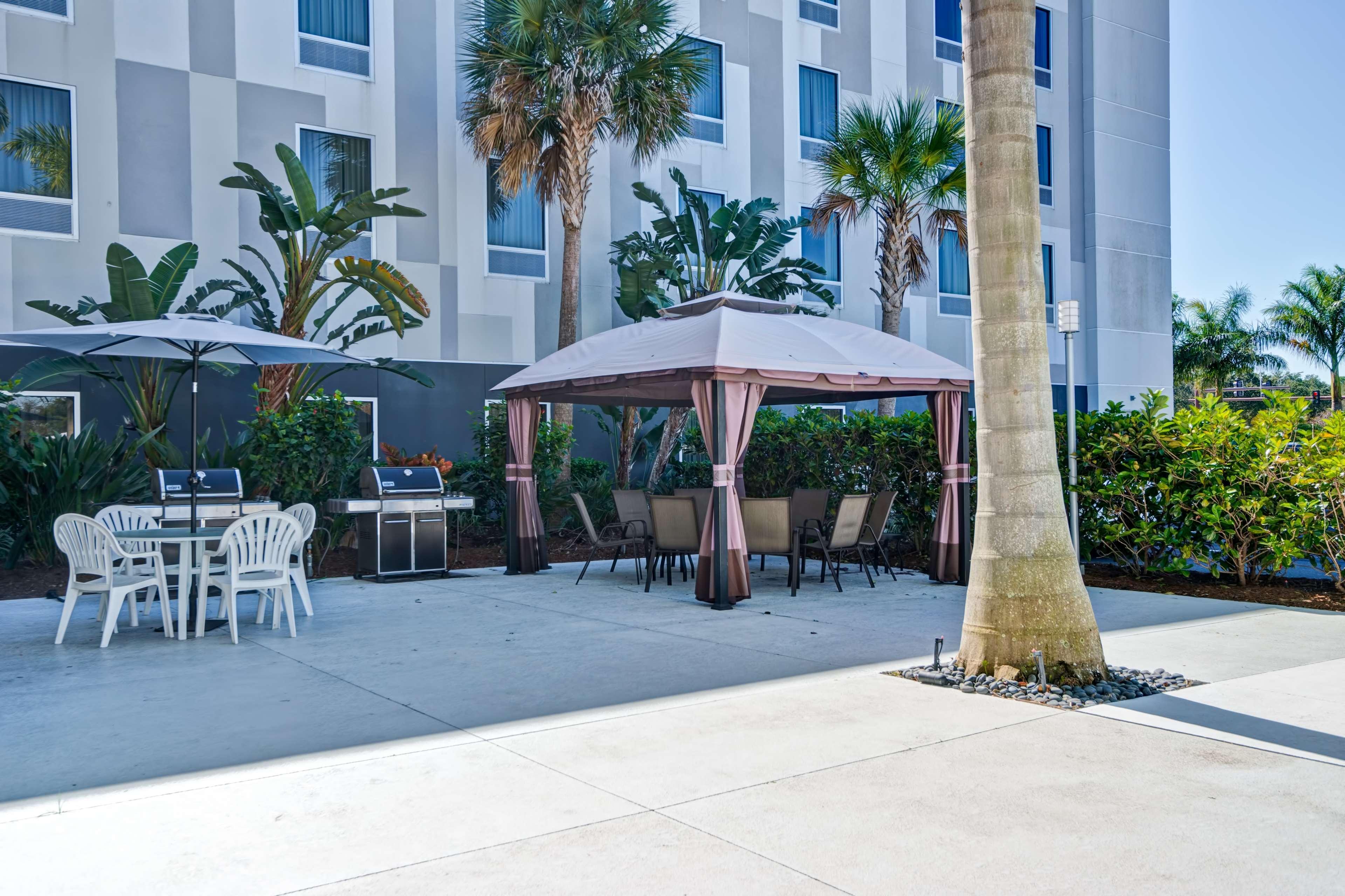 Hampton Inn & Suites Sarasota / Bradenton - Airport Екстериор снимка