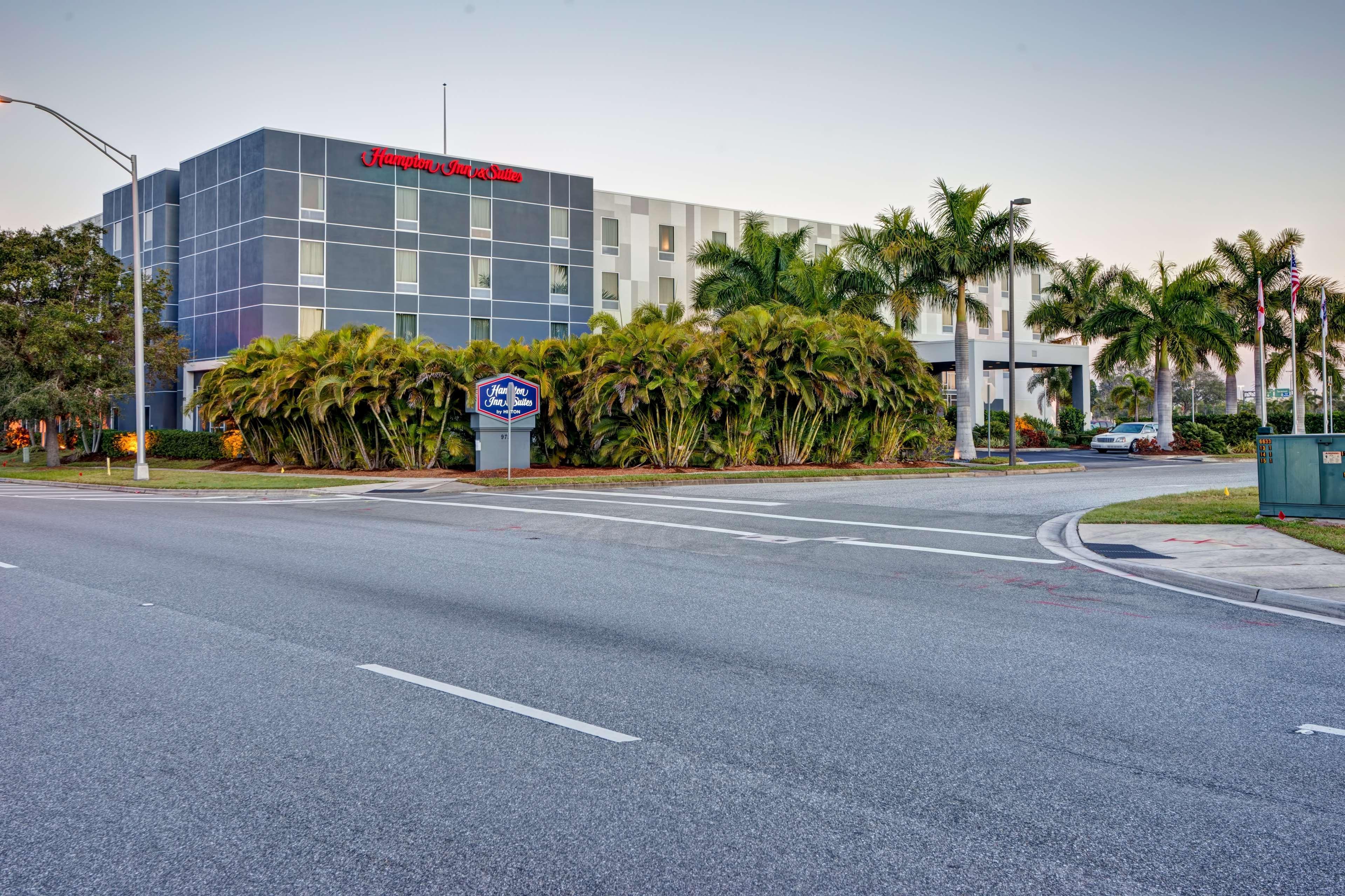 Hampton Inn & Suites Sarasota / Bradenton - Airport Екстериор снимка