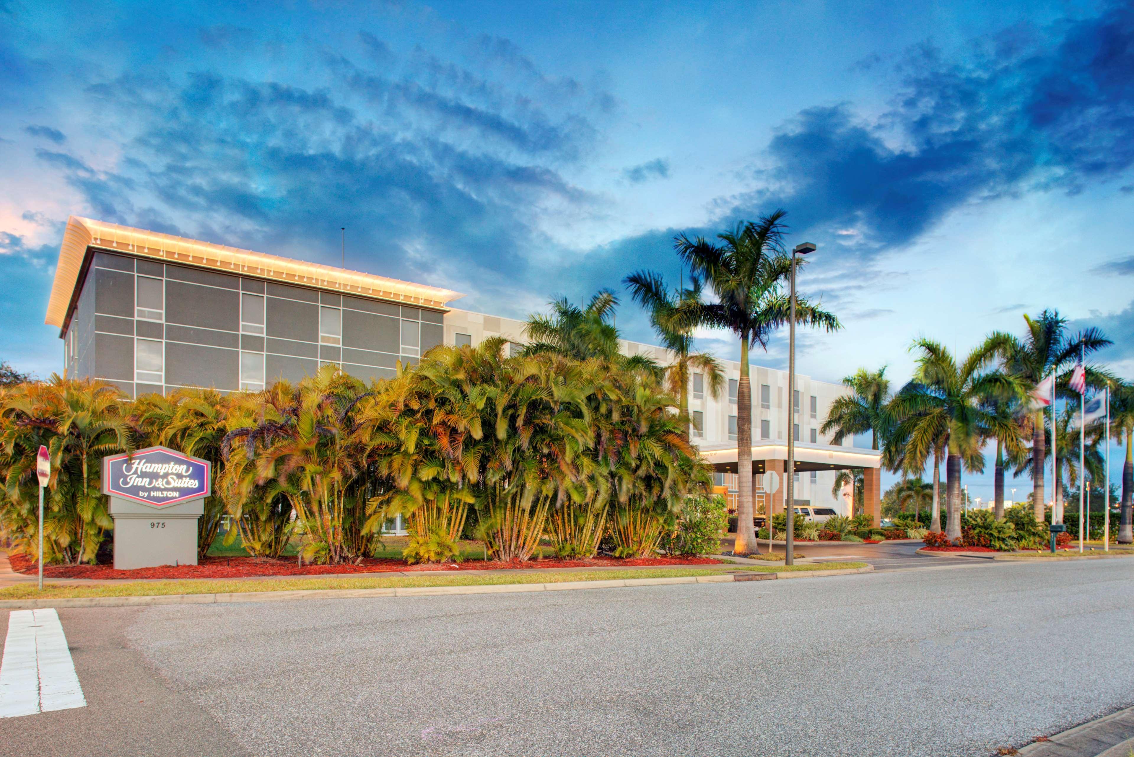 Hampton Inn & Suites Sarasota / Bradenton - Airport Екстериор снимка